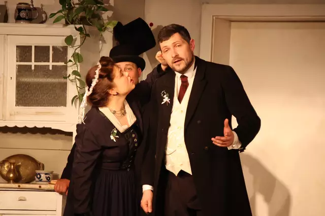 "Hochzeit": Jenni Faistauer mit "Daniel" Raimund Scharl.