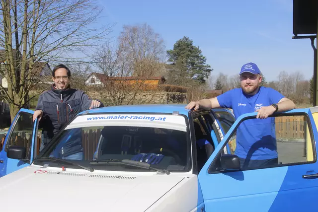 Bürgermeister David Süß zeigte sich begeistert bei einer Testfahrt am Beifahrersitz von Peter Zimmel   | Foto: Walter Kellner