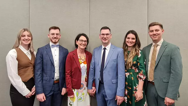 Von li nach re: Anna Lena &amp; Oliver Kainz und          Michaela &amp; Herbert Kainz und Victoria &amp; Henry                Weidenthaler freuen sich schon auf den Kongress am Messegelände Wieselburg, Halle 3 
(Foto FMZ)