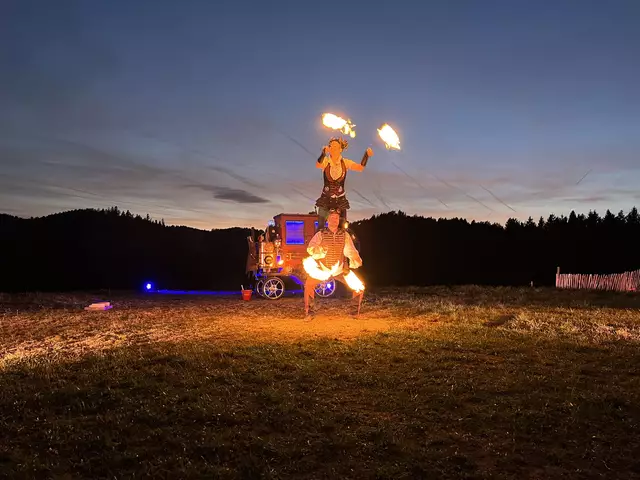 Internationale Feuer-Theater-Show "Tesladrom" begeisterte in Pabneukirchen. Circus n’Cheese: Biohof Luftensteiner. | Foto: privat