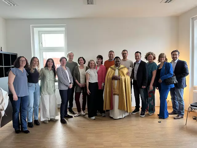 Das Team rund um den neuen GesundheitsRaum in Gablitz, Bürgermeister Ing. Michael W. Cech, Pfarrer Msgr. Dr. Laurent Lupenzu-Ndombi, Vertreter der WKO Purkersdorf Andreas Kirnberger, DI Astrid Wessely, Mag. Ramazan Serttas | Foto: Franziska Führer