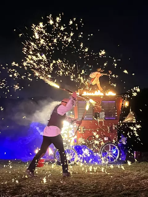Internationale Feuer-Theater-Show "Tesladrom" begeisterte in Pabneukirchen. Circus n’Cheese: Biohof Luftensteiner. | Foto: privat