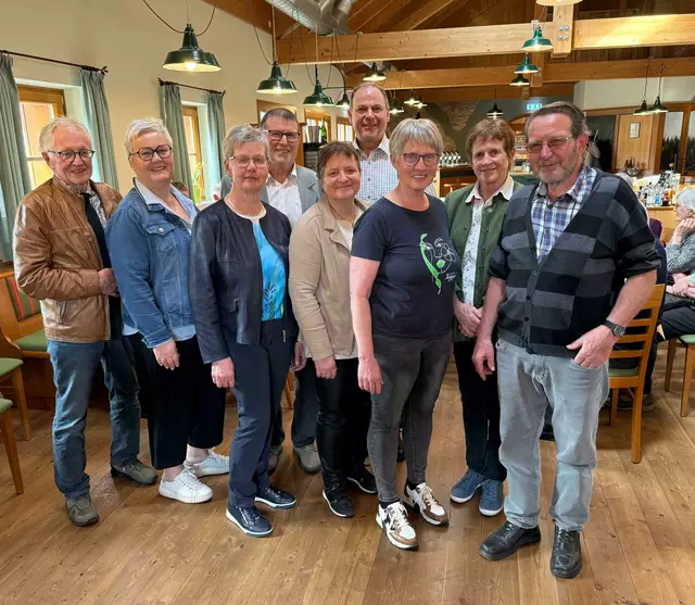 Von li: Bezirksobmann Arnold Weixelbaumer, Vzbgm. Anneliese Bräuer, Obfrau Stefanie Hartl, Karl Priglinger, Marianne Aichhorn, Bgm. Josef Rathgeb, Edeltraud Kitzmüller, Brunhilde Barth und Hubert Kitzmüller | Foto: privat