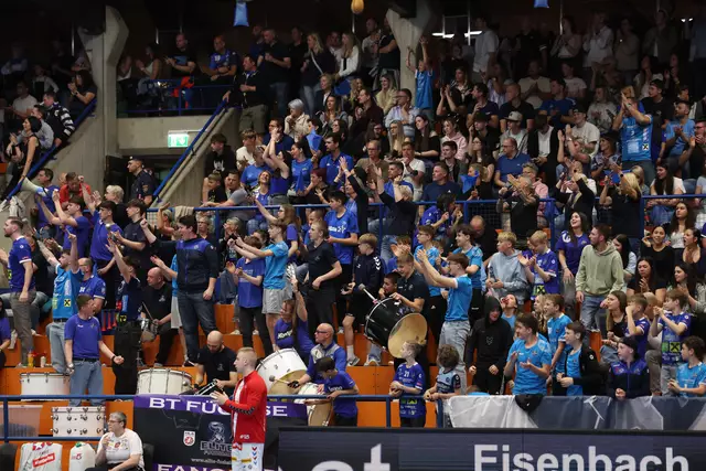 Die Brucker Fans wollen ihre Füchse zum Cupfinalsieg trommeln. | Foto: GEPA pictures