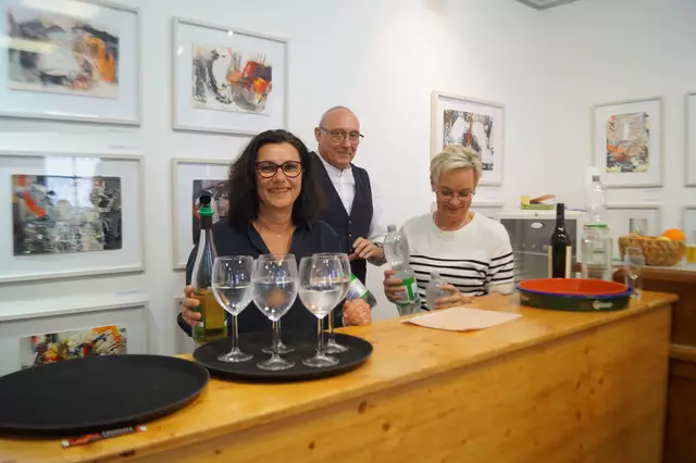 Ein perfektes Team sorgte für gute Bewirtung.  | Foto: Andrea Stelzer