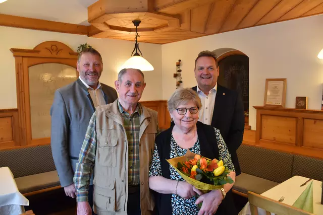 Vizebgm. Franz Kaufmann, Jubelpaar Alfred und Ilse Schöner, StR Wolfgang Ammerer | Foto: Stadtgemeinde Mank