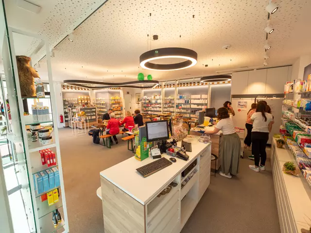 Apotheke Kaltenbach sorgte für Kuchen, Getränke, Gewinnspiele und Kinderprogramm.

 | Foto: RK Schwaz