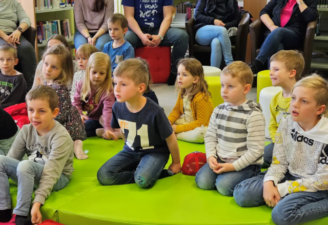 Die Kinder hörten ganz begeistert zu. | Foto: Marktgemeinde Echsenbach
