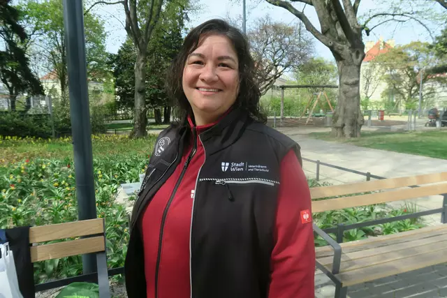 Janina Tran, Leiterin des Wiener Hunde-Teams stand den Gästen für Beratungsgespräche zum Thema Hundehaltung in der Stadt zur Verfügung.  | Foto: Patricia Hillinger/MeinBezirk