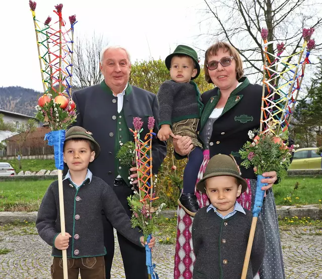 Jung und Alt waren dabei: Palmweihe in der Wallfahrtskirche Maria an der Straße in Pfandl. | Foto: Hörmandinger