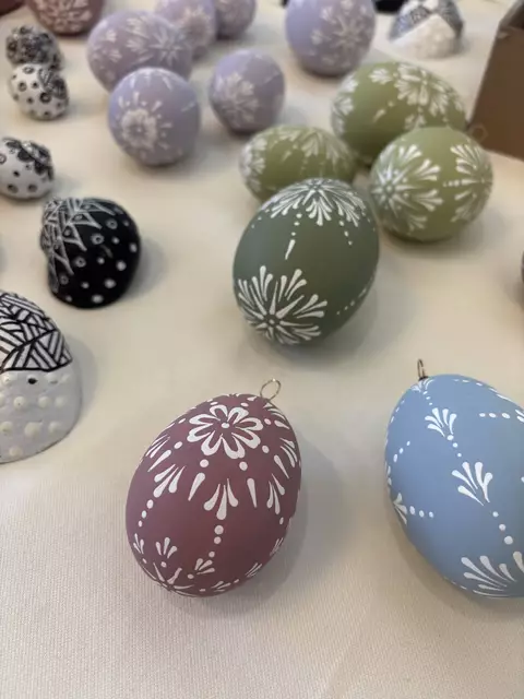 Filigran bemalte Ostereier von Barbara Klauß begeisterten mit ihrer Vielfalt.  | Foto: MeinBezirk