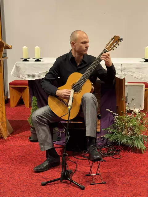 Gitarrenvirtuose Hubert Eberl | Foto: Kainz