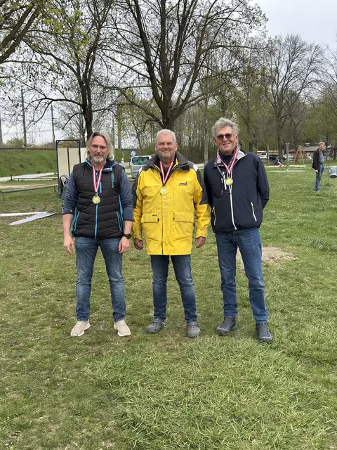 Erfolgreiche RC-Segler: Jürgen Grammer, Manfred Wolfinger und Christian Luft (von links).  | Foto: HSV Ennsdorf