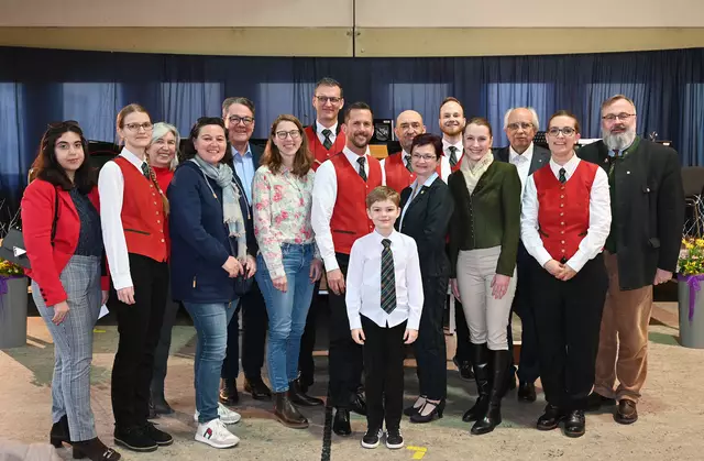 Musikverein und Joe Zawinul Musikschule spielten auf. | Foto: Pohl