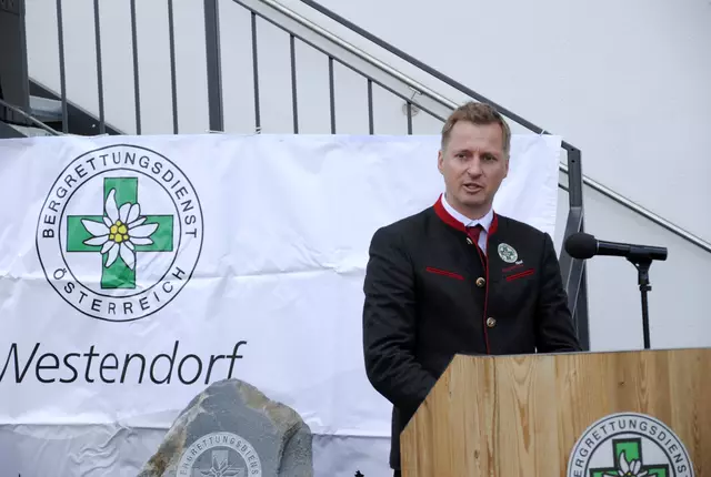 Für Landesleiter Ekkehard Wimmer ist das neue Bergrettungs-Heim ein Vorzeigeobjekt. | Foto: Brigitte Eberharter