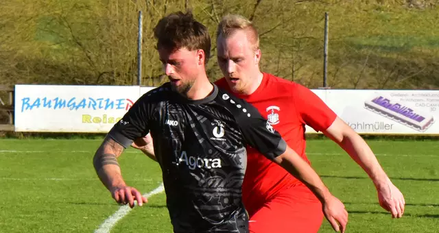 Flo Häusler (Königswiesen, l.) traf zum 4:0 gegen Saxen. | Foto: Baumi