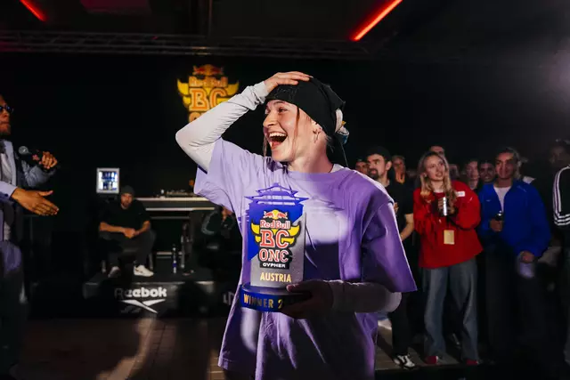 Die Innsbrucker Breakerin Jana Thaler, bekannt als B-Girl Jana, hat sich beim diesjährigen Red Bull BC One Cypher Austria 2025 in Linz sensationell den Sieg geholt. | Foto: Ulrich.Aydt_Red Bull BC One Cypher Austria