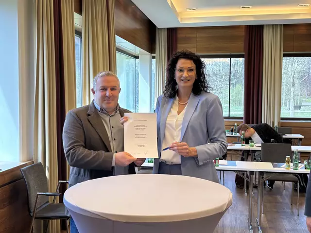 Nicole Sunitsch (FPÖ) und Stefan Kreisl (ÖVP) haben im Rahmen einer Pressekonferenz das Arbeitsübereinkommen bis 2030 präsentiert.  | Foto: MeinBezirk