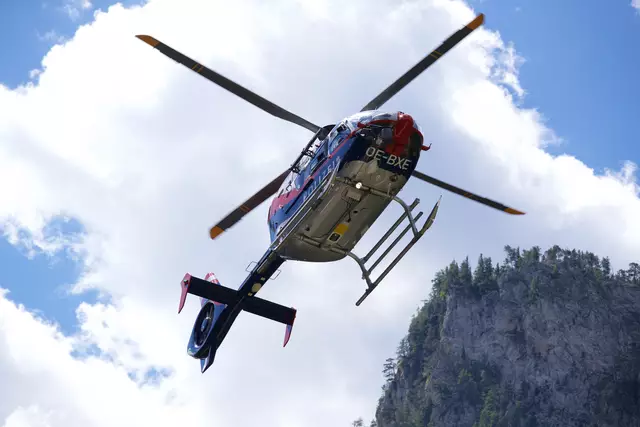 Ein Polizeihubschrauber (Symbolbild) zog seine Kreise über dem Panoramapark Neunkirchen. | Foto: Santrucek