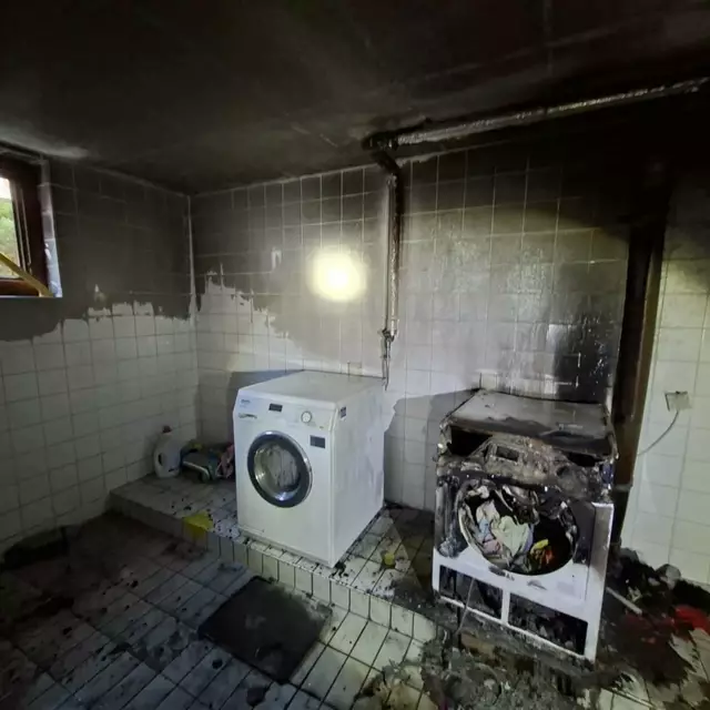 Die Freiwillige Feuerwehr Bürmoos war Samstagabend bei einem Kellerbrand in einem Mehrparteienhaus im Einsatz. | Foto: Freiwillige Feuerwehr Bürmoos