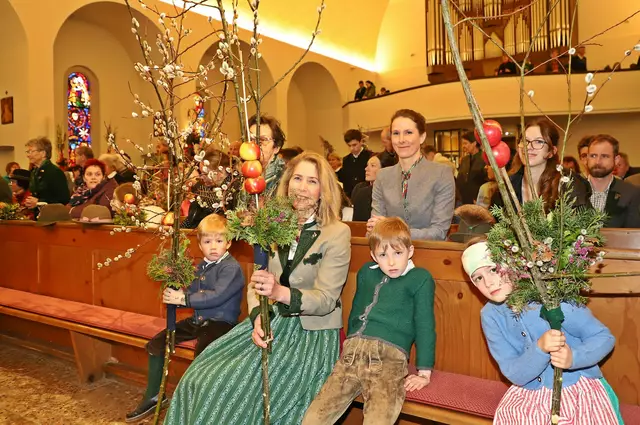 Palmweihe in der Wallfahrtskirche Maria an der Straße. | Foto: Hörmandinger