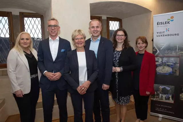 Angelika Winzig, die Minister Leon Gloden und Martine Hansen, Christian Mader, Elisabeth Gneißl, Botschafterin Karin Proidl. | Foto: Helmut Klein