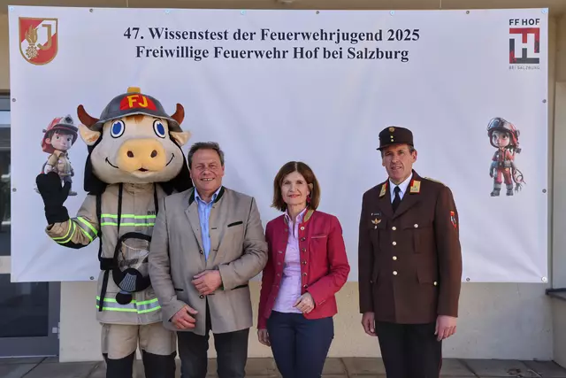 Neben zahlreichen Mitgliedern der Feuerwehrjugend waren auch einige Ehrengäste am Wochenende zu Gast in Hof. | Foto: BSBÖA Bezirk Flachgau, OVI Hasenschwandtner