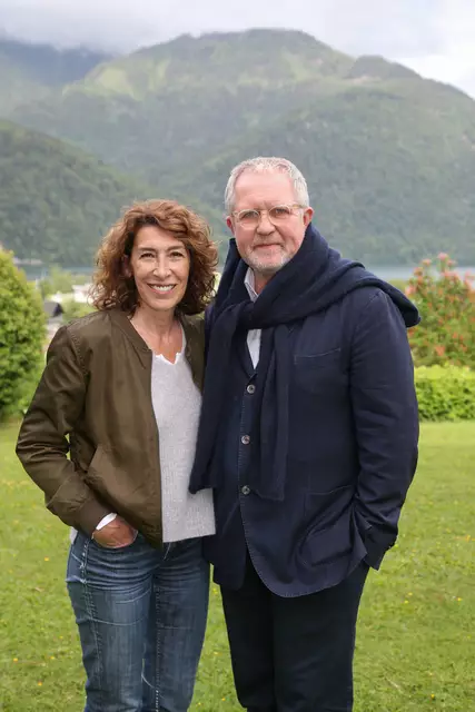 Ein Stück österreichische Fernsehära endet: Adele Neuhauser und Harald Krassnitzer sind in der "Tatort"-Welt eines der am längsten ermittelnden Duos.  | Foto: Franz Neumayr