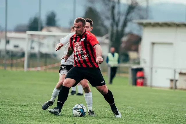 Routinier David Sencar und der SV Hausmannstätten bitten am Karsamstag um 10.30 Uhr zum vorösterlichen Match gegen Laßnitzhöhe. | Foto: Kurt Hohenbichler