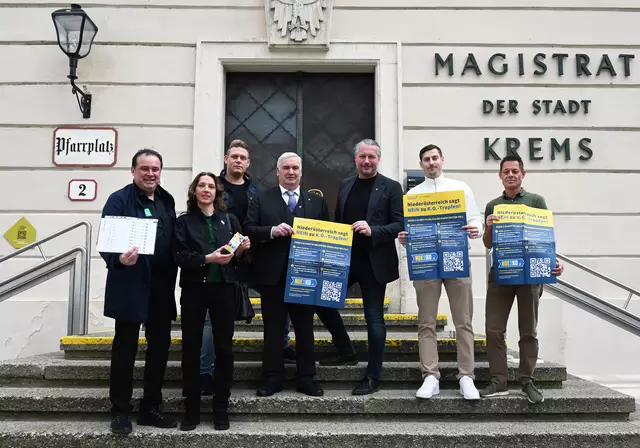 Nachtgastronomen Armin Oswald und Bärbel Anibas und Hannes Zwirner, Gemeinderat Andreas Ettenauer, Bürgermeister Peter Molnar, Nachtgastronomen Lukas Aigner und Michael Putzgruber (von links) | Foto: Stadt Krems