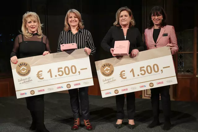 Petra Bischof-Oswald (Fachgruppenobmann-Stellvertreterin Burgenland), Geanina-Florica Scrimiciuc und Ingrid Horváth-Farkas sowie Martha Schultz (Vizepräsidentin der Wirtschaftskammer Österreich) (v. l.). | Foto: WKO/Krewenka