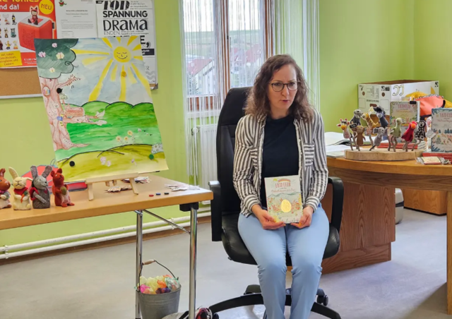 Die Autorin Leni Steindl in der Gemeindebücherei in Echsenbach. | Foto: Marktgemeinde Echsenbach