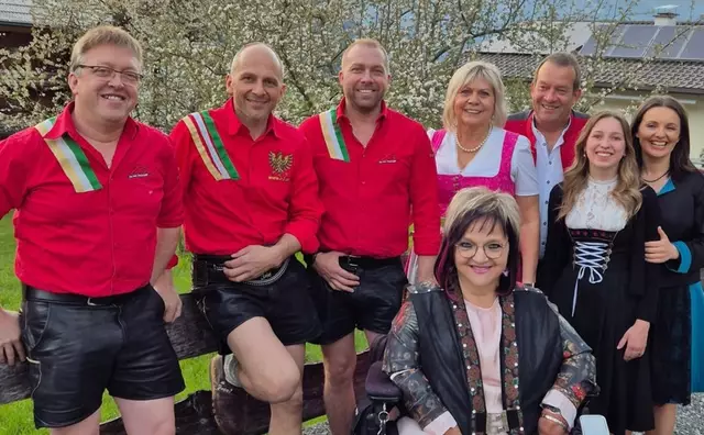 RollOn Obfrau Marianne Hengl mit den Protagonisten des Abends.  | Foto: RollOn