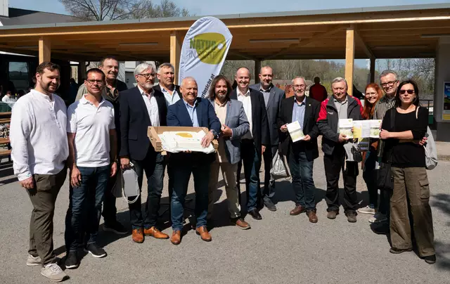 Alle Projektbeteiligten nochmals versammelt für das Gruppenfoto. | Foto: Bernhard Kerezsi