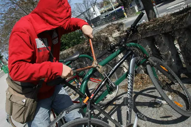 Ein Detail aus der Anzeigenstatistik der Polizei Tirol: In der Radstadt Innsbruck stieg die Zahl der Anzeigen von 622 auf 730 Fälle, ein Plus von 17,4 Prozent. | Foto: Peter Langer