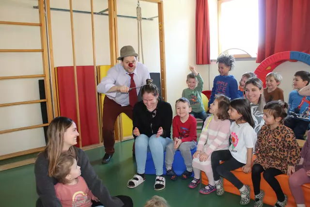 Strahlende Kinderaugen mit dem Verein Clown Care im Kindergarten Pfunds. | Foto: Kindergarten Pfunds