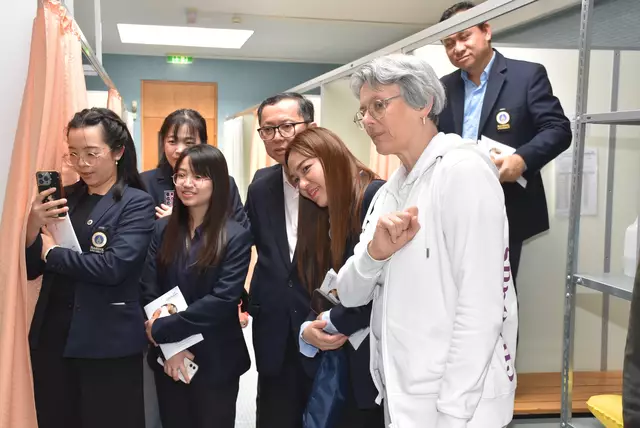 Eine hochkarätige Delegation mit Spitzen-Medizinern aus Thailand - Mahidol University Bangkok - interessierte sich für das Curhaus Bad Kreuzen.  | Foto: Robert Zinterhof