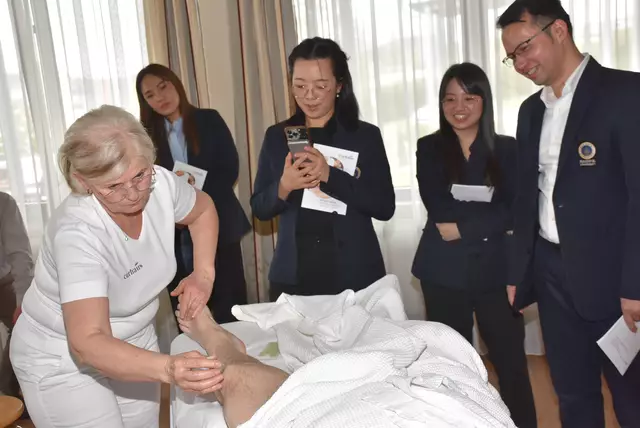 Eine hochkarätige Delegation mit Spitzen-Medizinern aus Thailand - Mahidol University Bangkok - interessierte sich für das Curhaus Bad Kreuzen.  | Foto: Robert Zinterhof