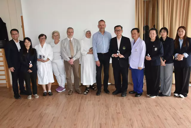 Eine hochkarätige Delegation mit Spitzen-Medizinern aus Thailand - Mahidol University Bangkok - interessierte sich für das Curhaus Bad Kreuzen.  | Foto: Robert Zinterhof