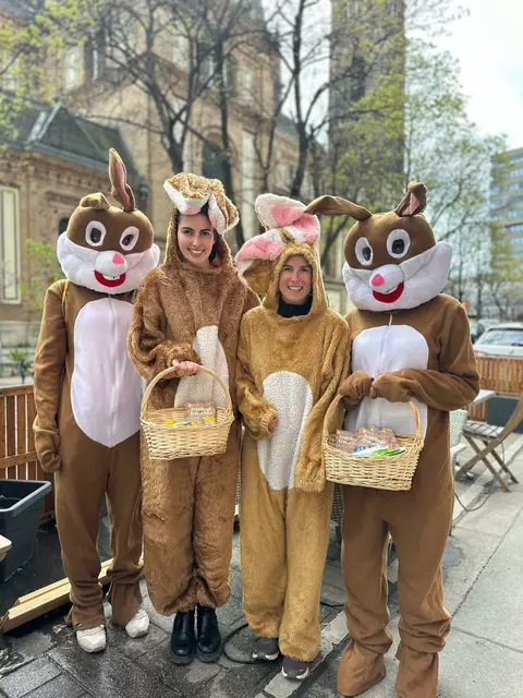 Osterhasen hoppelten bereits durch die Josefstadt. | Foto: IG Kaufleute Josefstadt