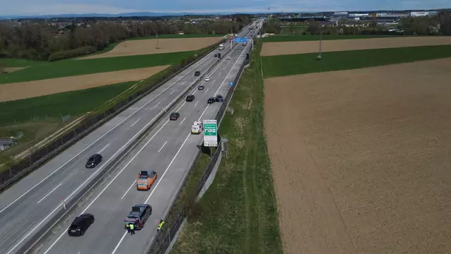 Zwei Fahrzeuge wurden bei einem Crash auf der A1 Westautobahn bei Eberstalzell schwer beschädigt. | Foto: laumat.at