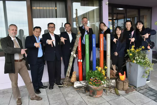Eine hochkarätige Delegation mit Spitzen-Medizinern aus Thailand - Mahidol University Bangkok - interessierte sich für das Curhaus Bad Kreuzen.  | Foto: Robert Zinterhof