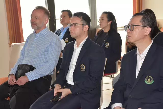 Eine hochkarätige Delegation mit Spitzen-Medizinern aus Thailand - Mahidol University Bangkok - interessierte sich für das Curhaus Bad Kreuzen.  | Foto: Robert Zinterhof