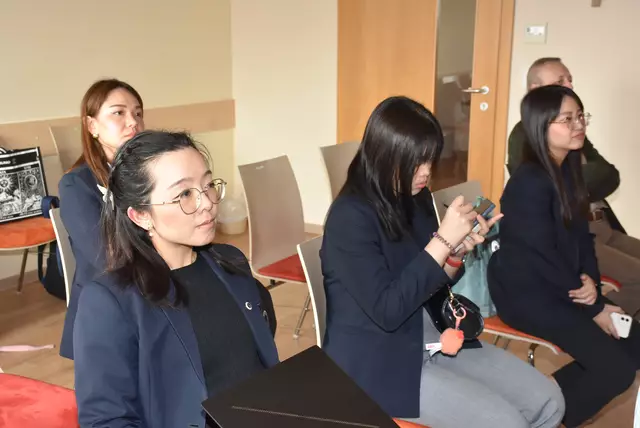 Eine hochkarätige Delegation mit Spitzen-Medizinern aus Thailand - Mahidol University Bangkok - interessierte sich für das Curhaus Bad Kreuzen.  | Foto: Robert Zinterhof