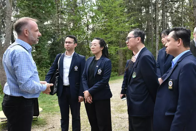 Eine hochkarätige Delegation mit Spitzen-Medizinern aus Thailand - Mahidol University Bangkok - interessierte sich für das Curhaus Bad Kreuzen.  | Foto: Robert Zinterhof