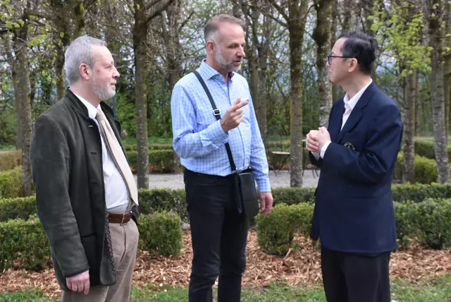 Eine hochkarätige Delegation mit Spitzen-Medizinern aus Thailand - Mahidol University Bangkok - interessierte sich für das Curhaus Bad Kreuzen.  | Foto: Robert Zinterhof