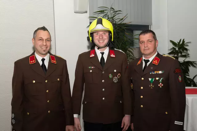 Angelobung von Michael Bacher. Im Bild: Manuel Razloznik, Michael Bacher und Gregor Reissner (v. l.) | Foto: Bernd Strohhäussl 