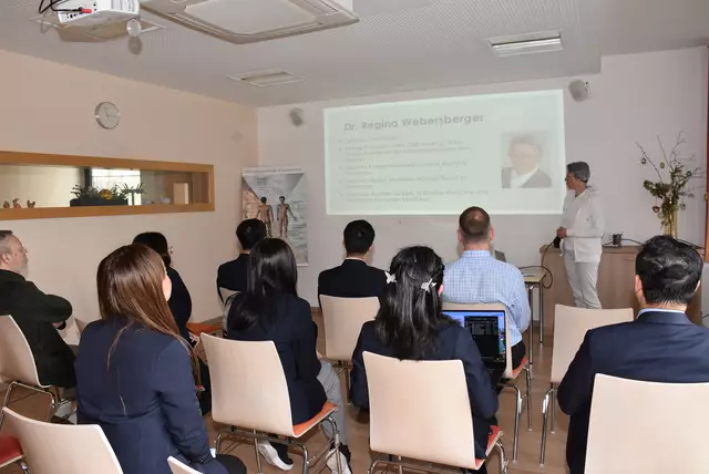 Eine hochkarätige Delegation mit Spitzen-Medizinern aus Thailand - Mahidol University Bangkok - interessierte sich für das Curhaus Bad Kreuzen.  | Foto: Robert Zinterhof