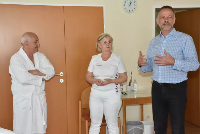 Eine hochkarätige Delegation mit Spitzen-Medizinern aus Thailand - Mahidol University Bangkok - interessierte sich für das Curhaus Bad Kreuzen.  | Foto: Robert Zinterhof