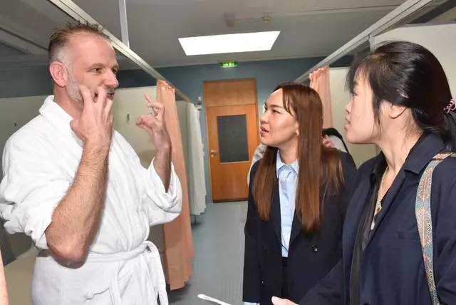 Eine hochkarätige Delegation mit Spitzen-Medizinern aus Thailand - Mahidol University Bangkok - interessierte sich für das Curhaus Bad Kreuzen.  | Foto: Robert Zinterhof